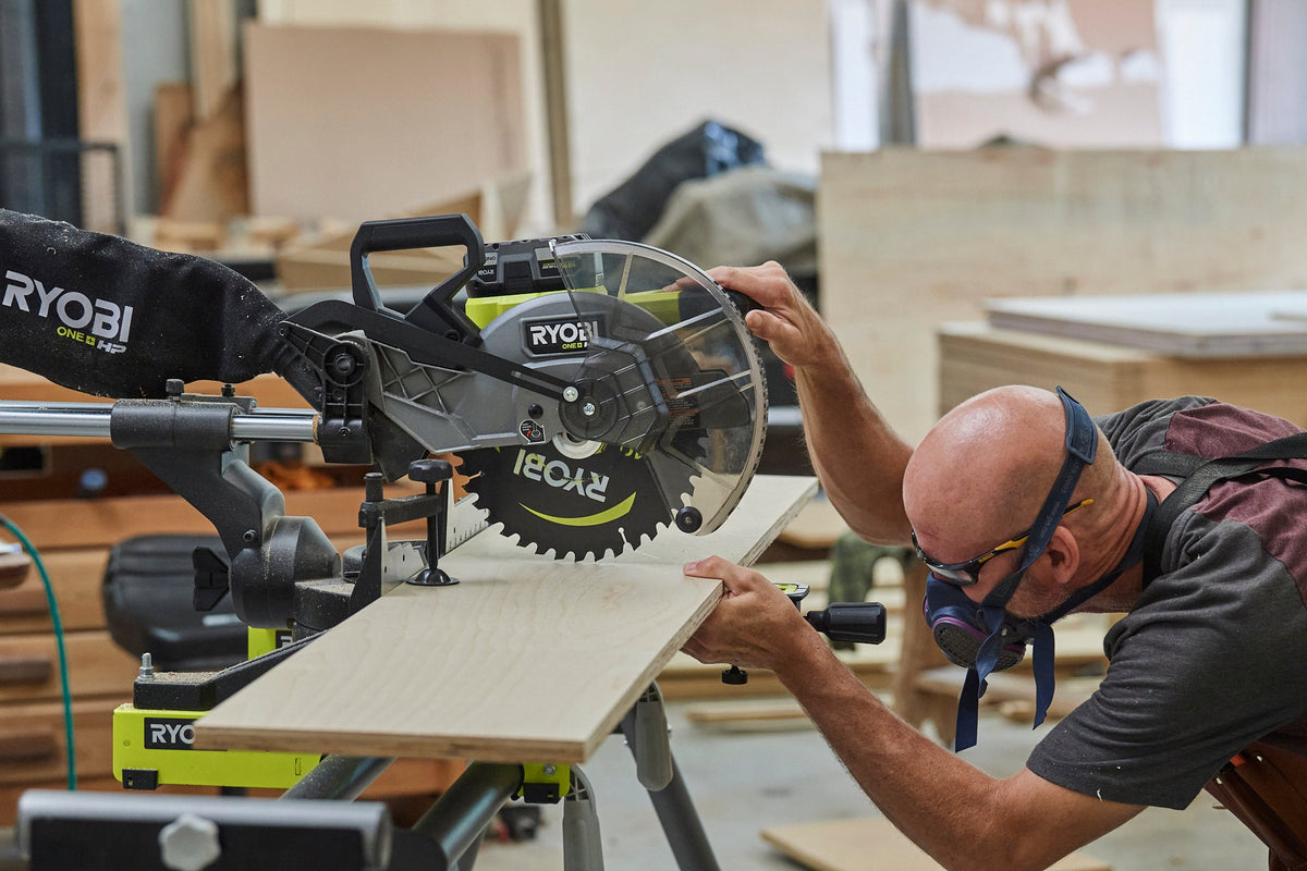 18V ONE+ HP Brushless 10" Sliding Compound Miter Saw Kit
